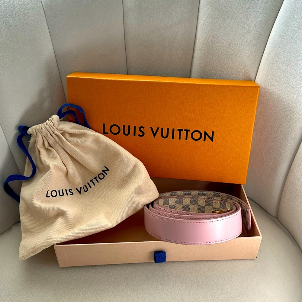 Authentic Louis Vuitton reversible belt. Damier Azur.